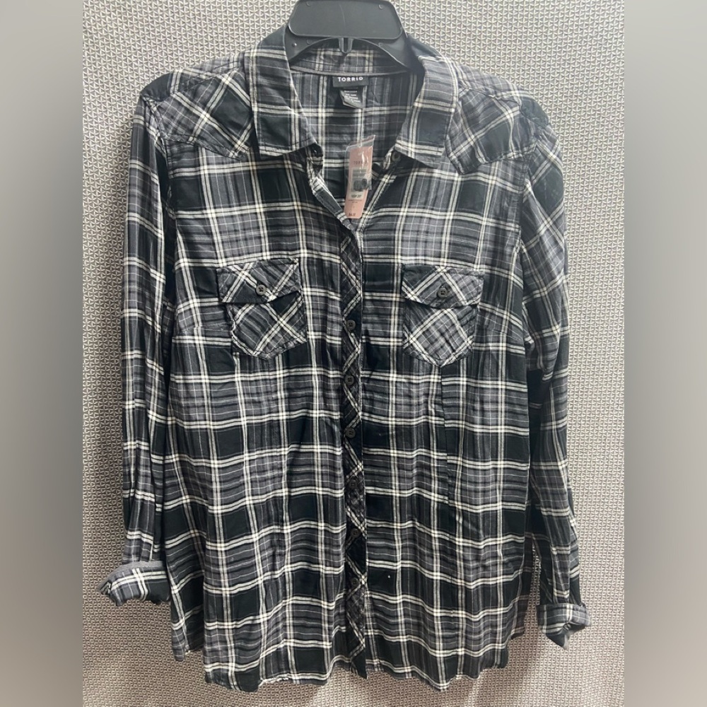 Torrid 1 1X NWT Western Black Grey and White Plaid Button-Up Shirt